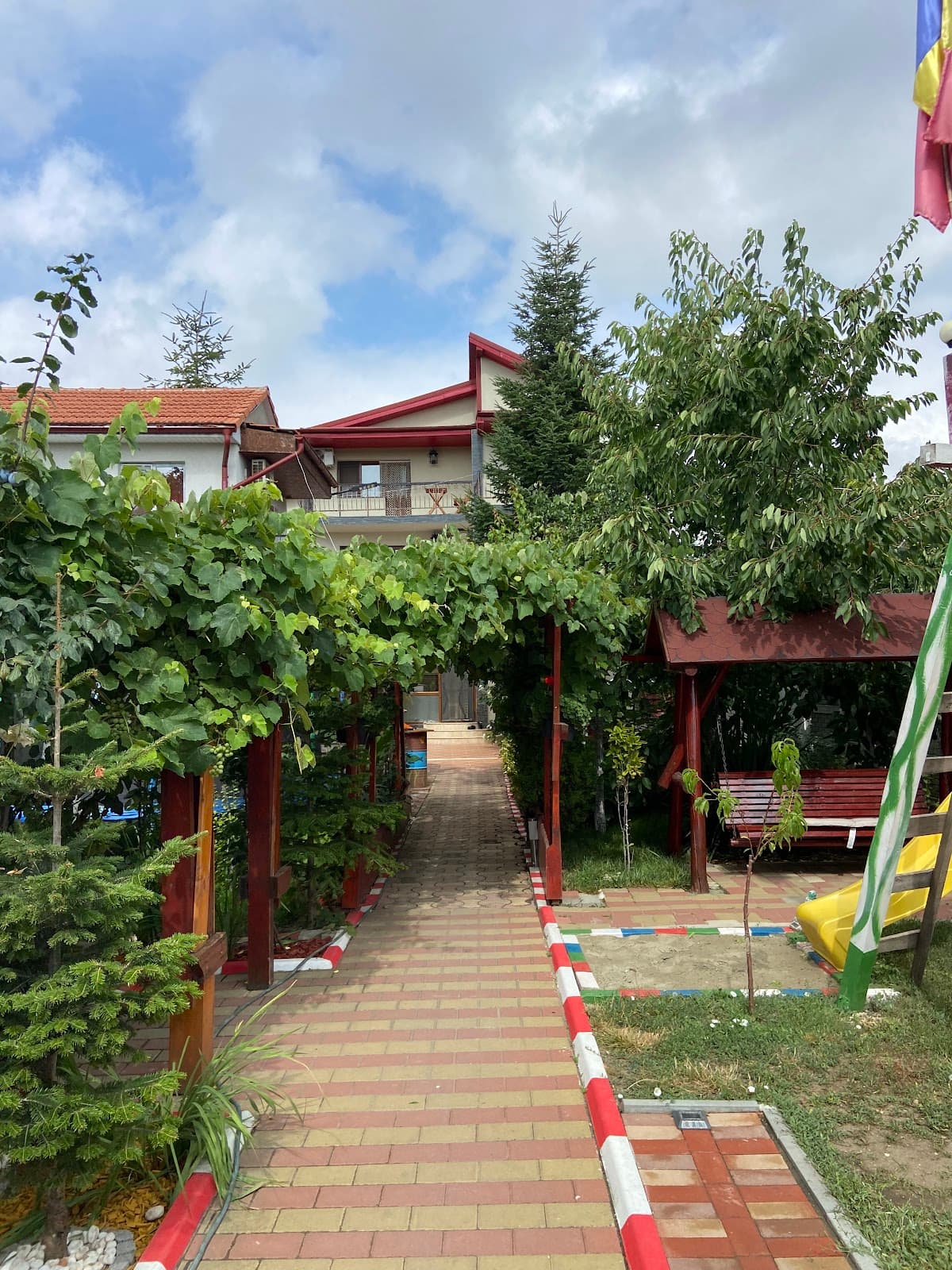 Vila Rosu Costinesti