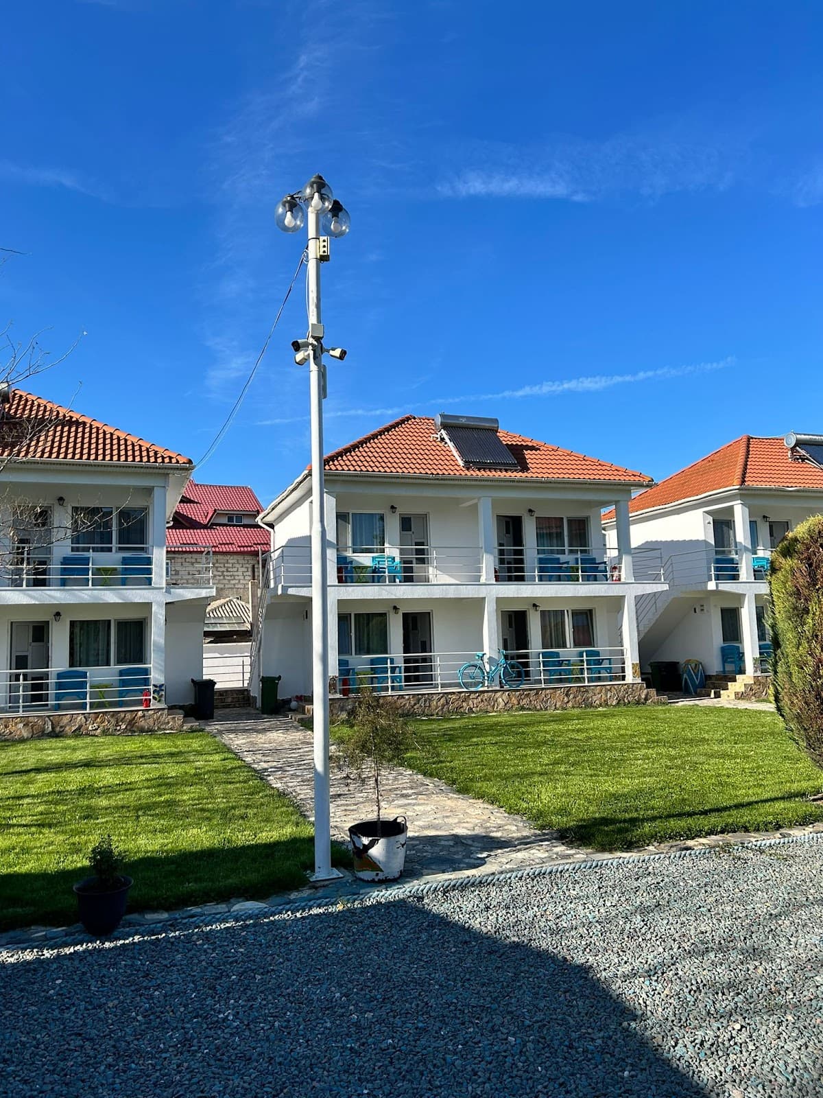 Vilele Bianca, 2 Mai