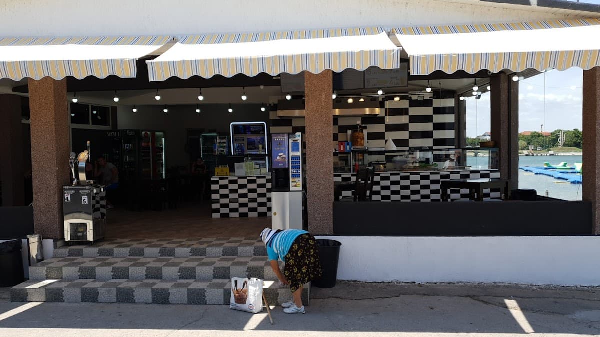 Beach Food Shaormerie Terasa 2