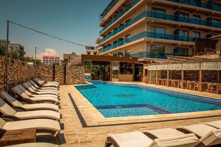 Cavo Pool Restaurant & Lounge 3