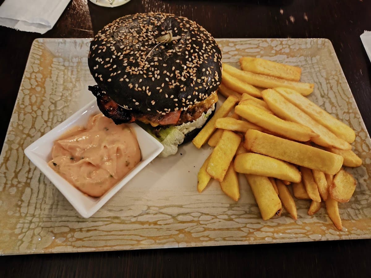 Harvey's Irish Pub 3