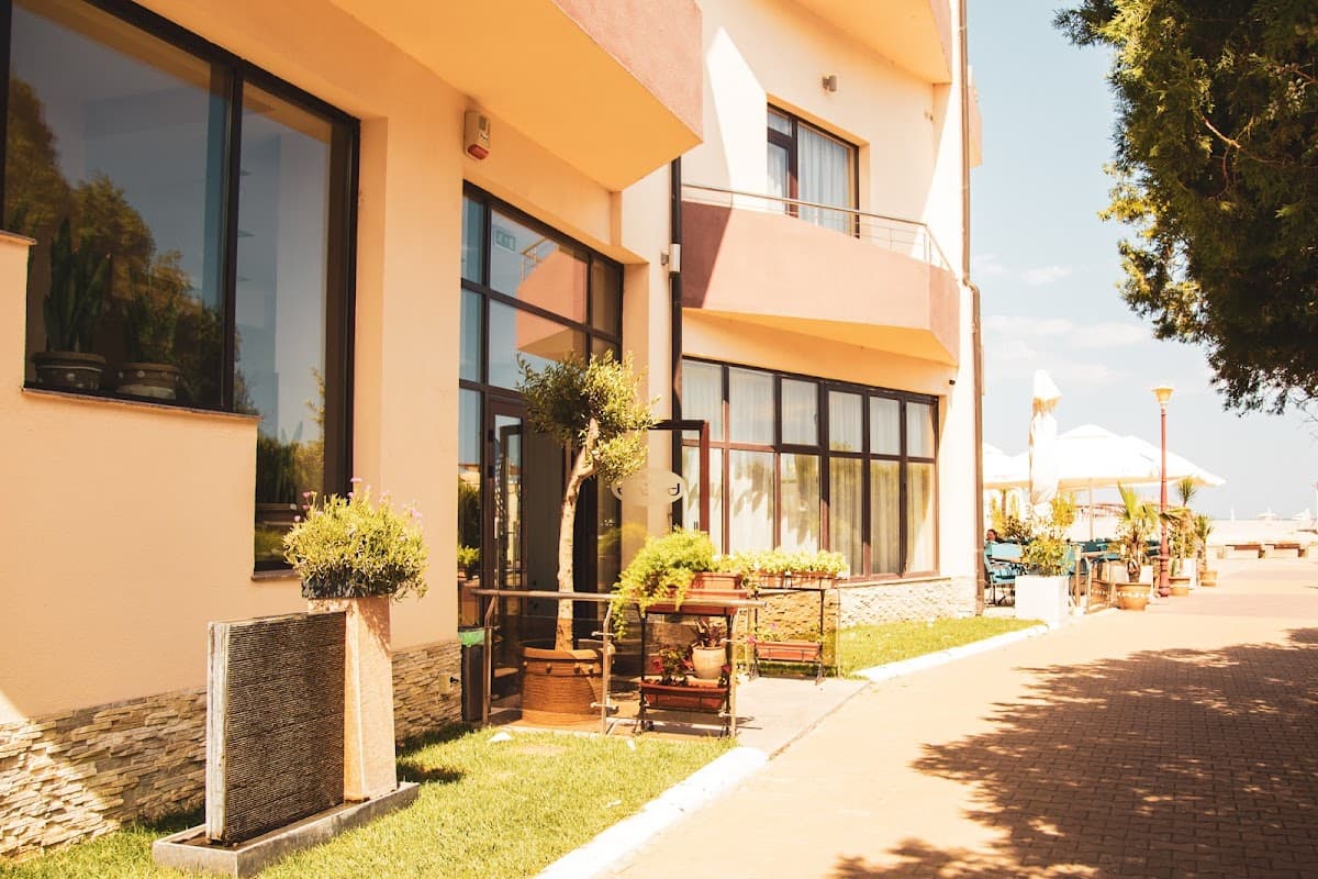 Hotel Bueno • Mamaia