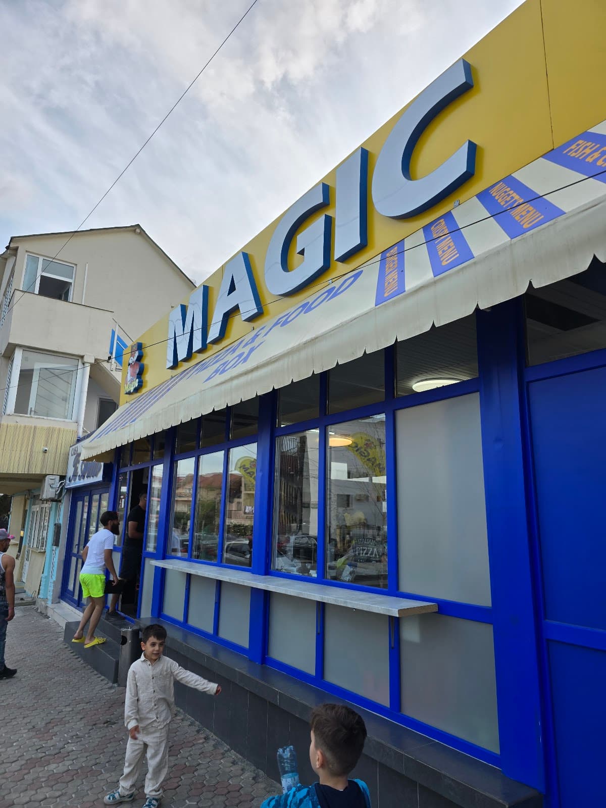 M&D SLICE OF MAGIC PIZZA S.R.L. 3