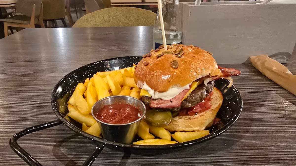 Sabroso Mamaia Rex 2