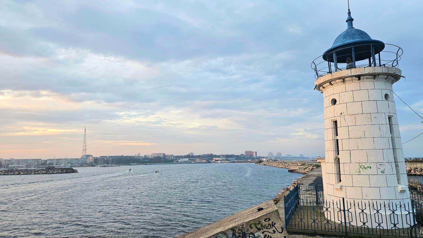 Mangalia — stațiune balneară, port antic, plaje liniștite