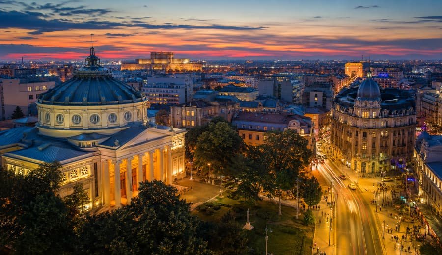 Bucureștiul la apus — Ateneul Român și Calea Victoriei
